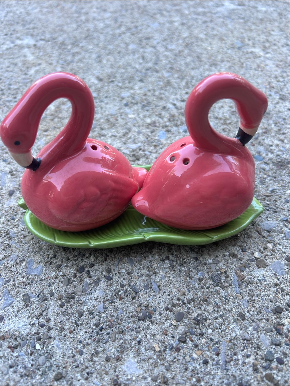 Pink Flamingo Salt and Pepper Shakers Set - Kids Toys